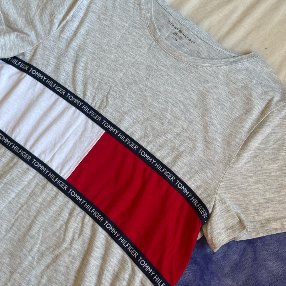 Tommy Hilfiger Gray Colorblock Crewneck T-Shirt - Red/White Accent
